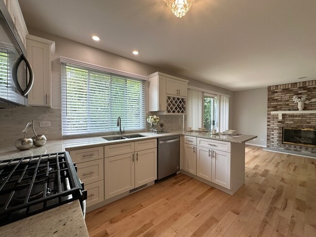 Building Photo - 1469 Braymore Cir W