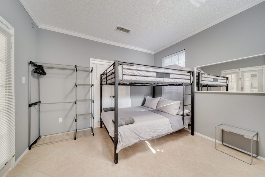 Building Photo - 4501 Westbriar Ln