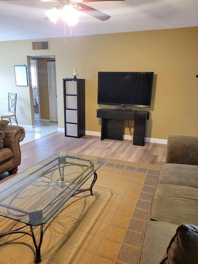 Building Photo - 2031 Dewey St