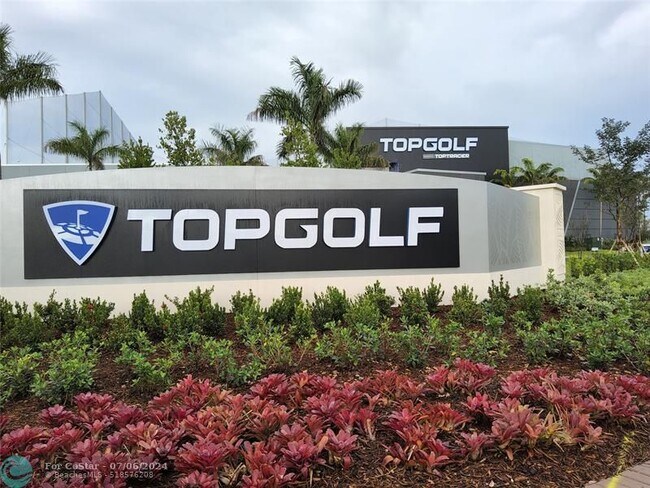 Building Photo - 3090 N Course Dr