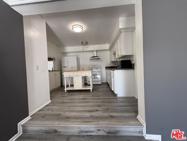 Building Photo - 5361 Inglewood Blvd