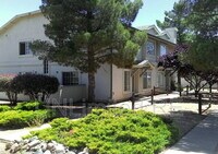 Building Photo - 3285 N Hedgewood Dr