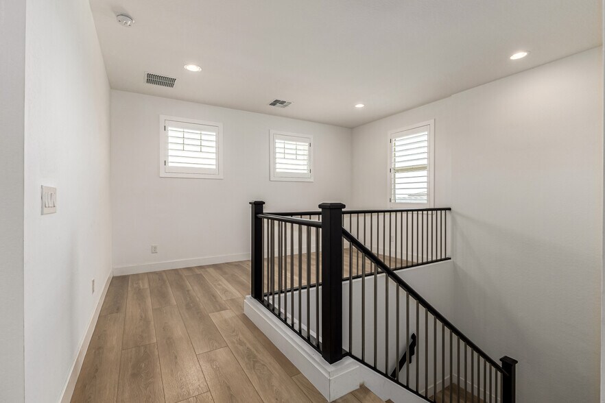 Building Photo - 20954 E Mayberry Rd