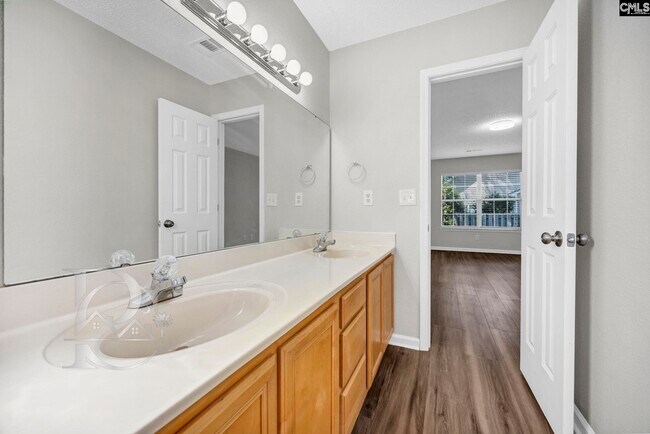 Building Photo - 112 Ivy Garden Ln
