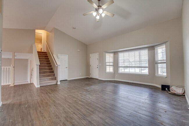 Building Photo - Spacious 3 bed, 2.5 bath home located in Wellington, CO