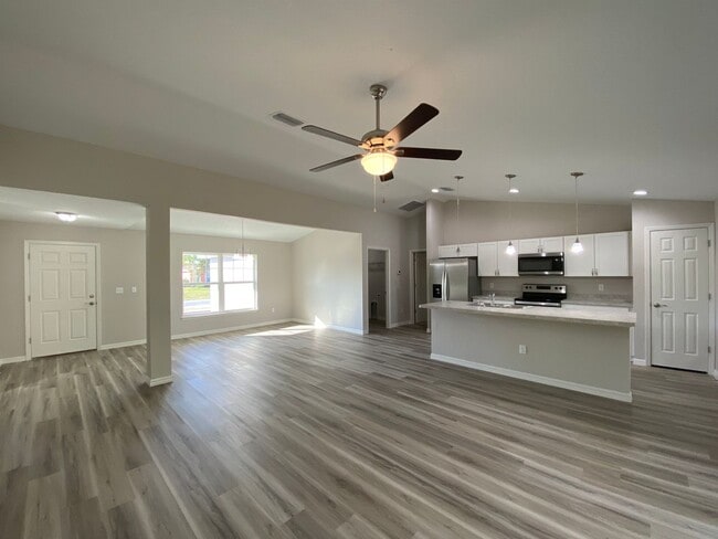 Building Photo - Custom Home - Desirable SW Ocala Neighborhood 3/2/2 **Won't Last**