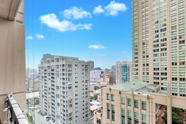 Building Photo - 545 N Dearborn St