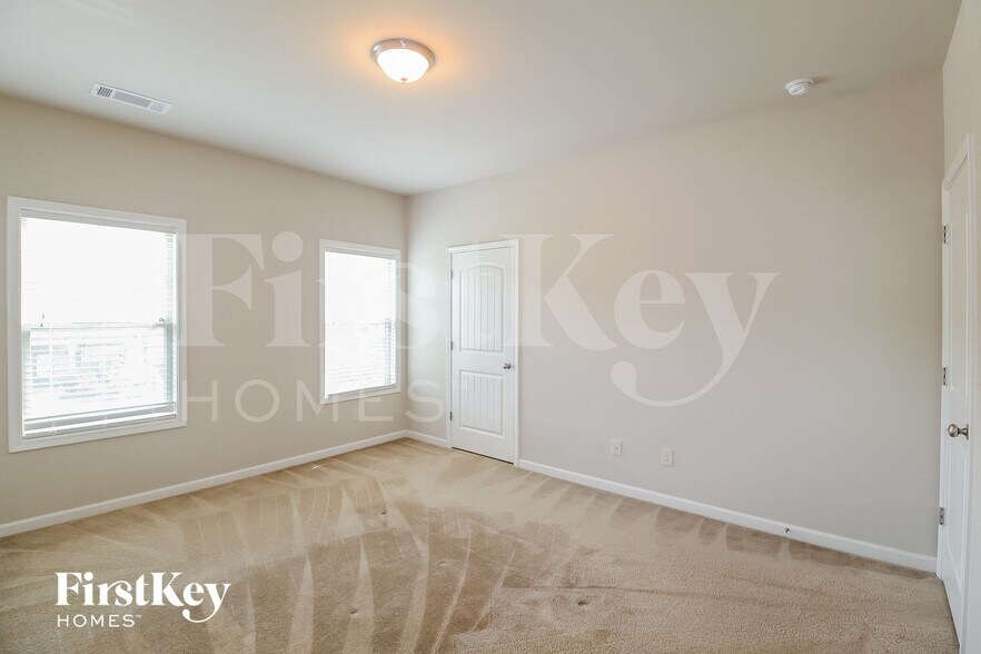 Building Photo - 7391 Silk Tree Pointe