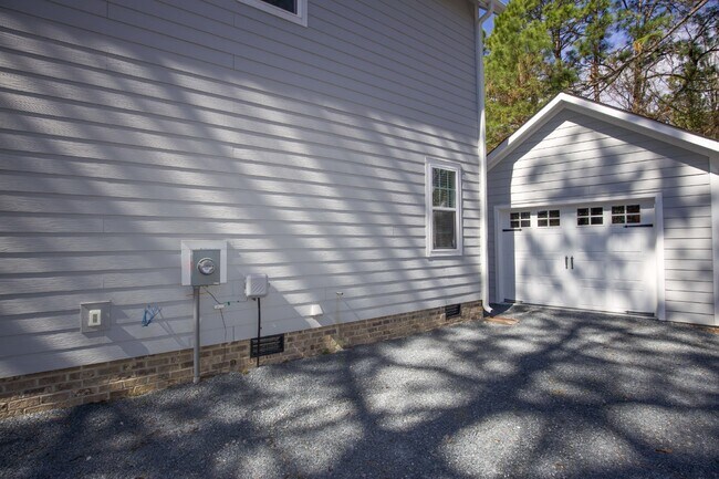 Building Photo - Charming Cottage in DOWNTOWN Southern Pines