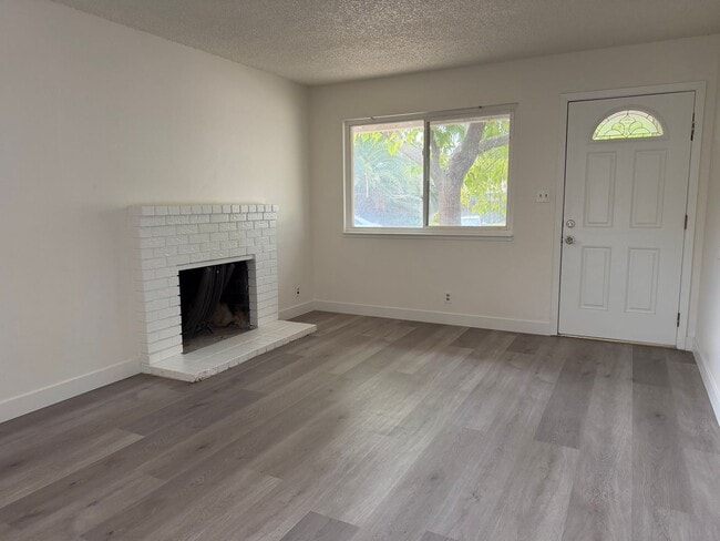 Building Photo - 2635 Moderna Ct