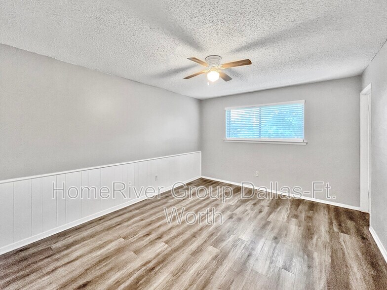 Building Photo - 9703 La Rochelle Dr