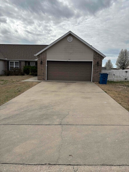 Building Photo - 157 Forest Ln