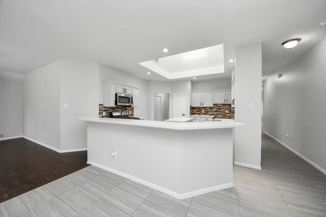 Building Photo - 8322 Adler Lake Dr