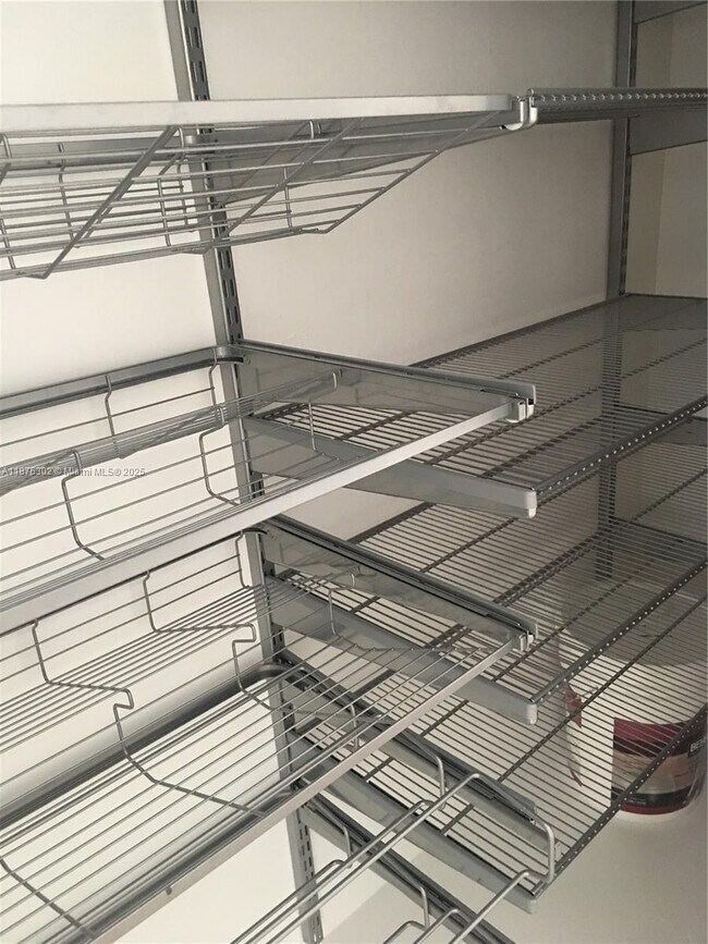 Building Photo - 1408 Brickell Bay Dr