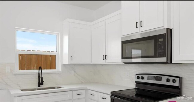 Building Photo - 10 East St