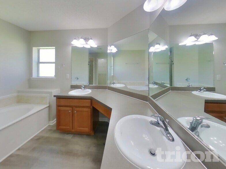Building Photo - 87535 Creekside Dr