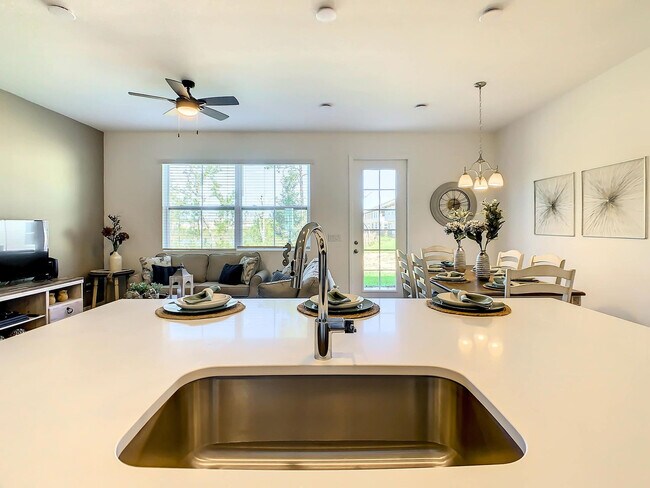Building Photo - 820 Longboat Dr