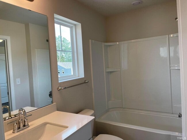 Building Photo - 101 Joneshaven Dr