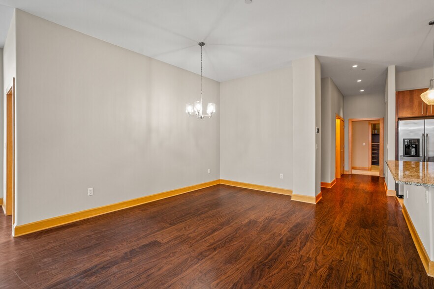 Dining Area - 1111 N Marshall St