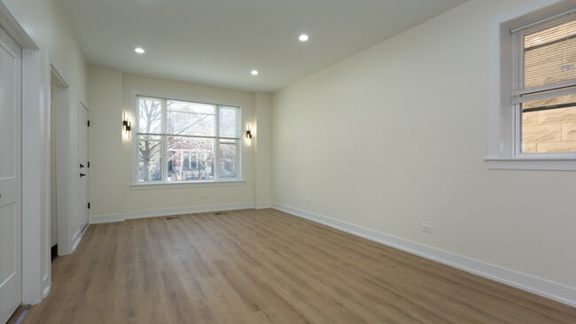 Building Photo - 2036 N Hoyne Ave