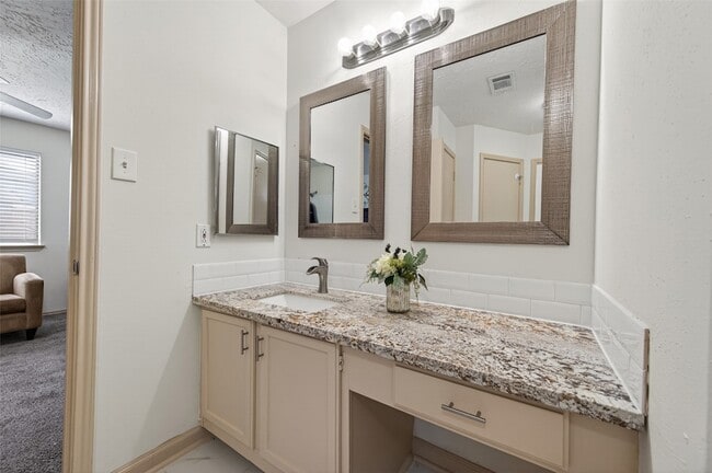 Building Photo - 10726 Village Trail Dr