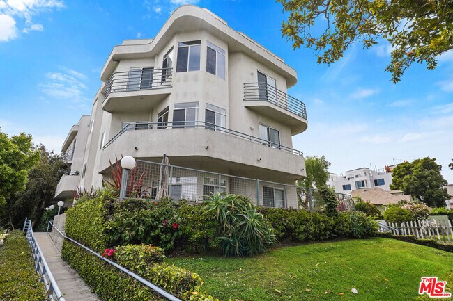 Building Photo - 1325 Arizona Ave