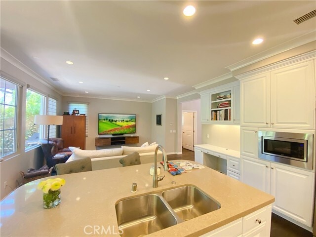 Building Photo - 103 Bianco