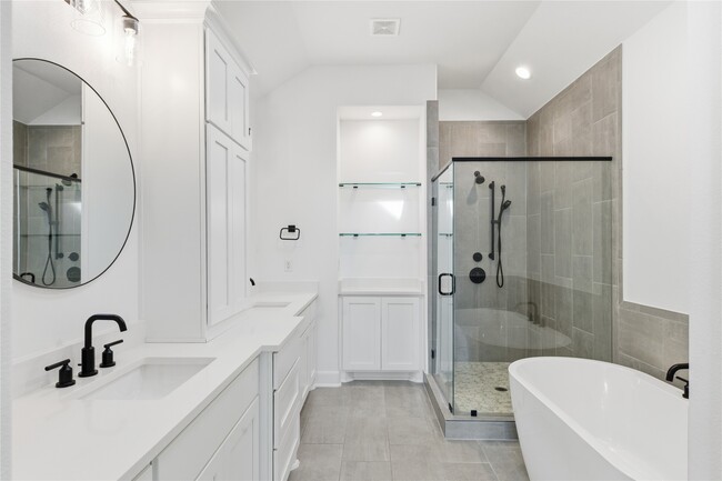 Building Photo - 819 W 19th St