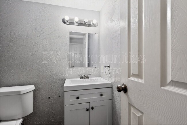 Building Photo - 14630 Edenglen Dr