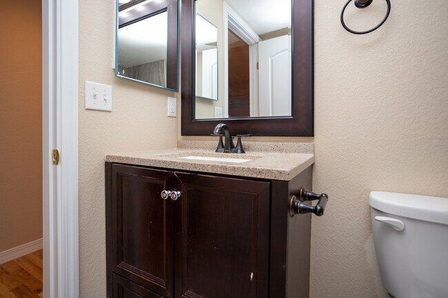 Building Photo - Well Maintained Home in Eastview Estates!