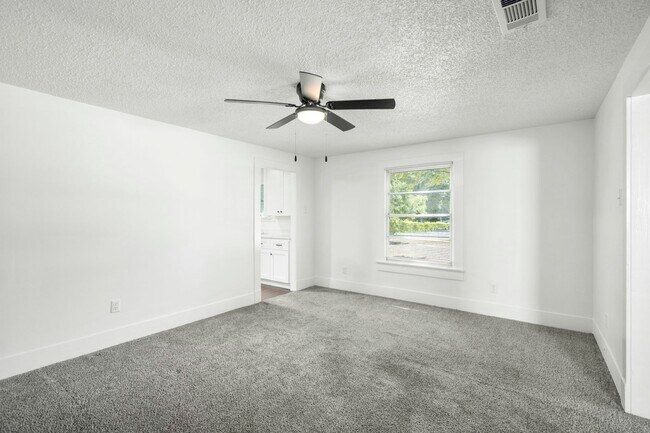 Building Photo - 904 Mansfield St