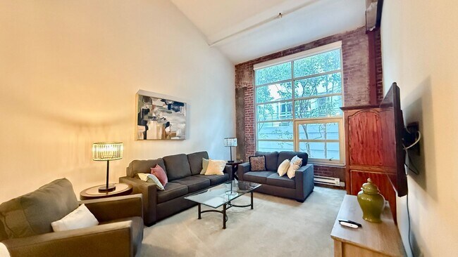 Building Photo - 12 Month Lease Term: Furnished 1BR Loft-style w/Den condo a block from The Embarcadero, Includes ...