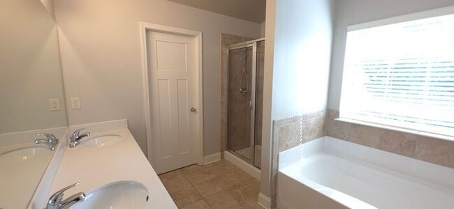 Building Photo - Brookside Crossing!