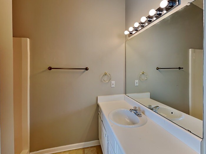 Building Photo - 4105 Robin Cir