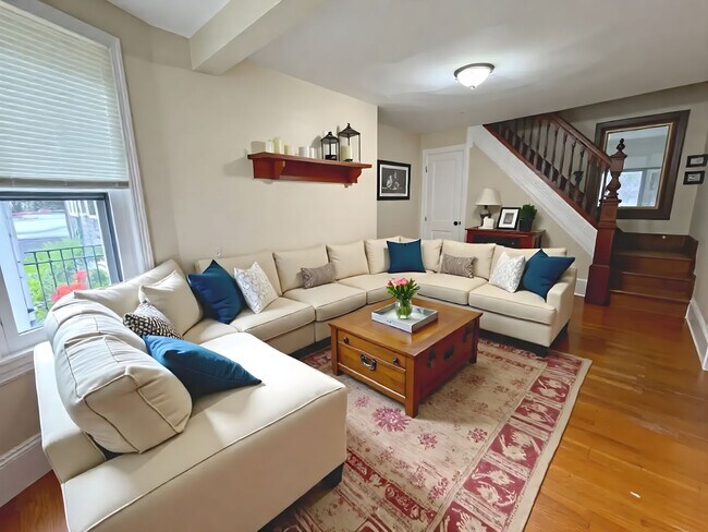 Primary Photo - 2-6 N River St