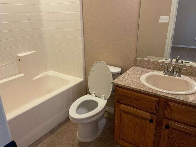 Building Photo - 2513 SW E Ave