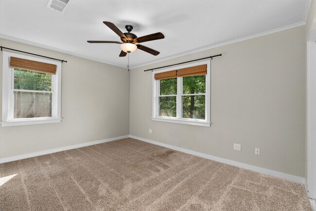 Building Photo - 119 Charles Ave