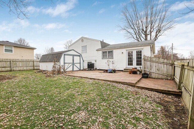 Building Photo - 2543 Stonington Ave