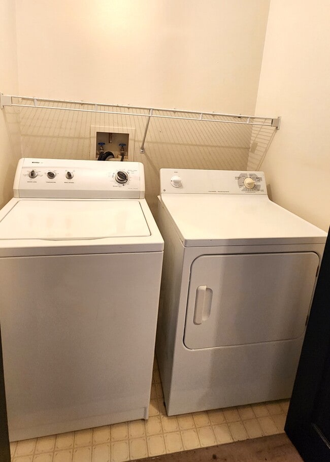 Building Photo - 3846 E Canyon Ranch Rd