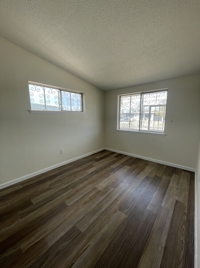 Building Photo - 312 Graphite Dr