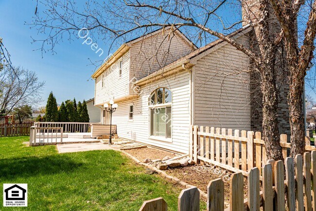 Building Photo - 8218 Fountainhead Dr