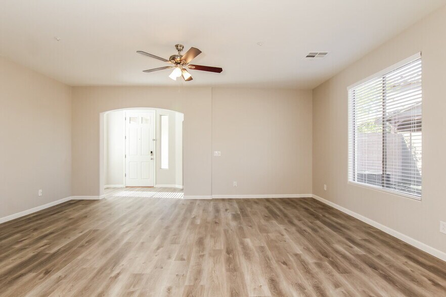 Building Photo - 30999 N 127th Ave