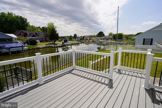 Building Photo - 39028 Bayview W