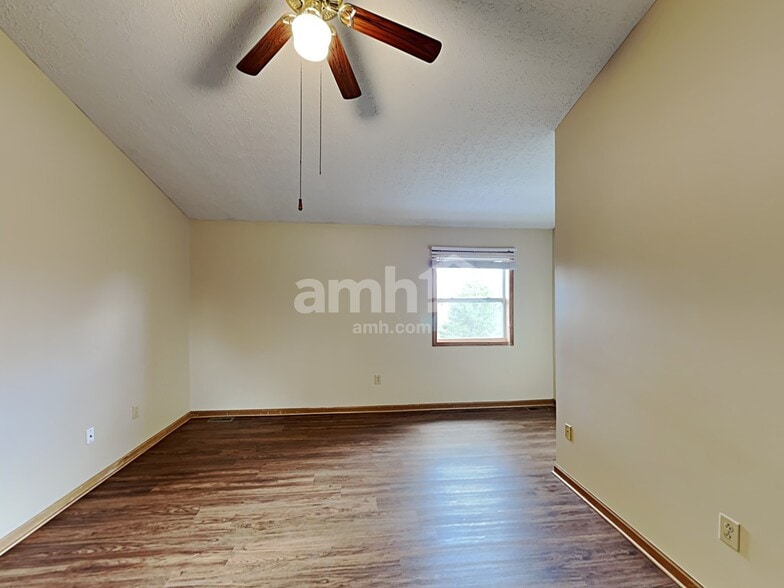 Building Photo - 105 Elmwood St