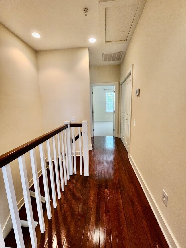 Building Photo - Luxury condo in Charleston National with g...