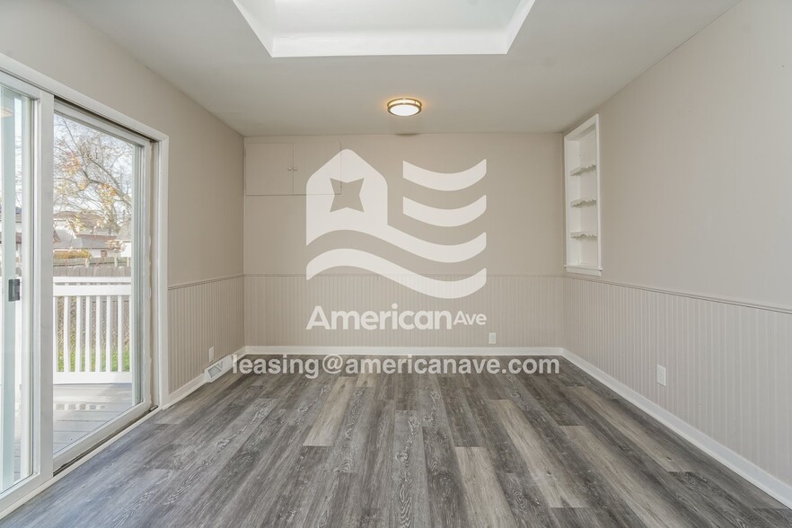 Building Photo - 1704 Flett Ave