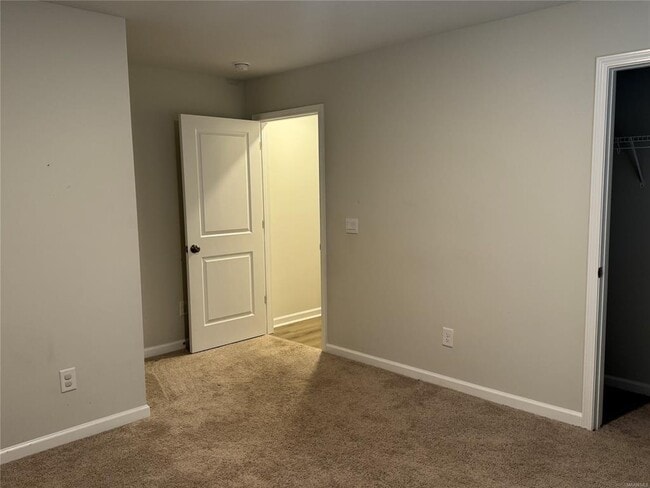 Building Photo - 424 Kohn Dr