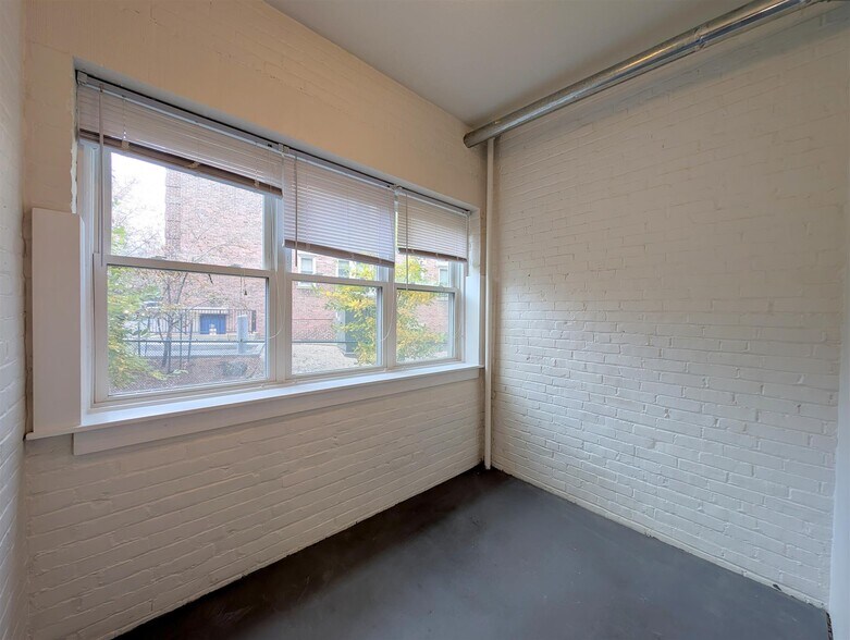 Building Photo - 10 Humboldt St