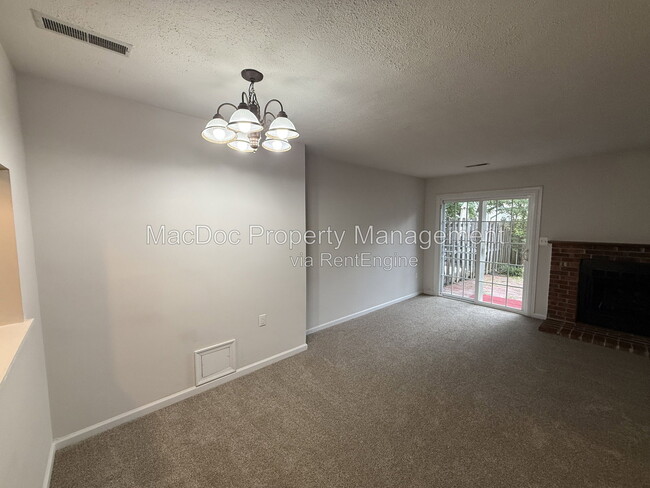 Building Photo - 11185 Kensington Pl