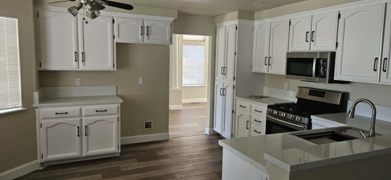 Building Photo - 270 Camelot Dr